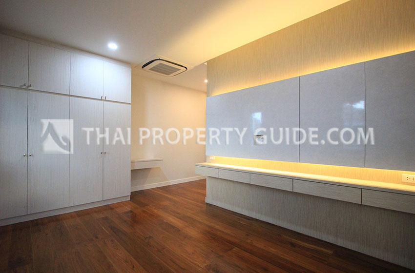 House with Private Pool in Sukhumvit 